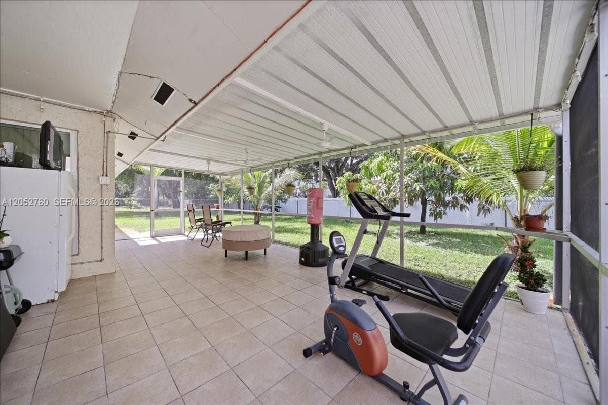 9050 Crescent Dr, Miramar, FL 33025 photo 4