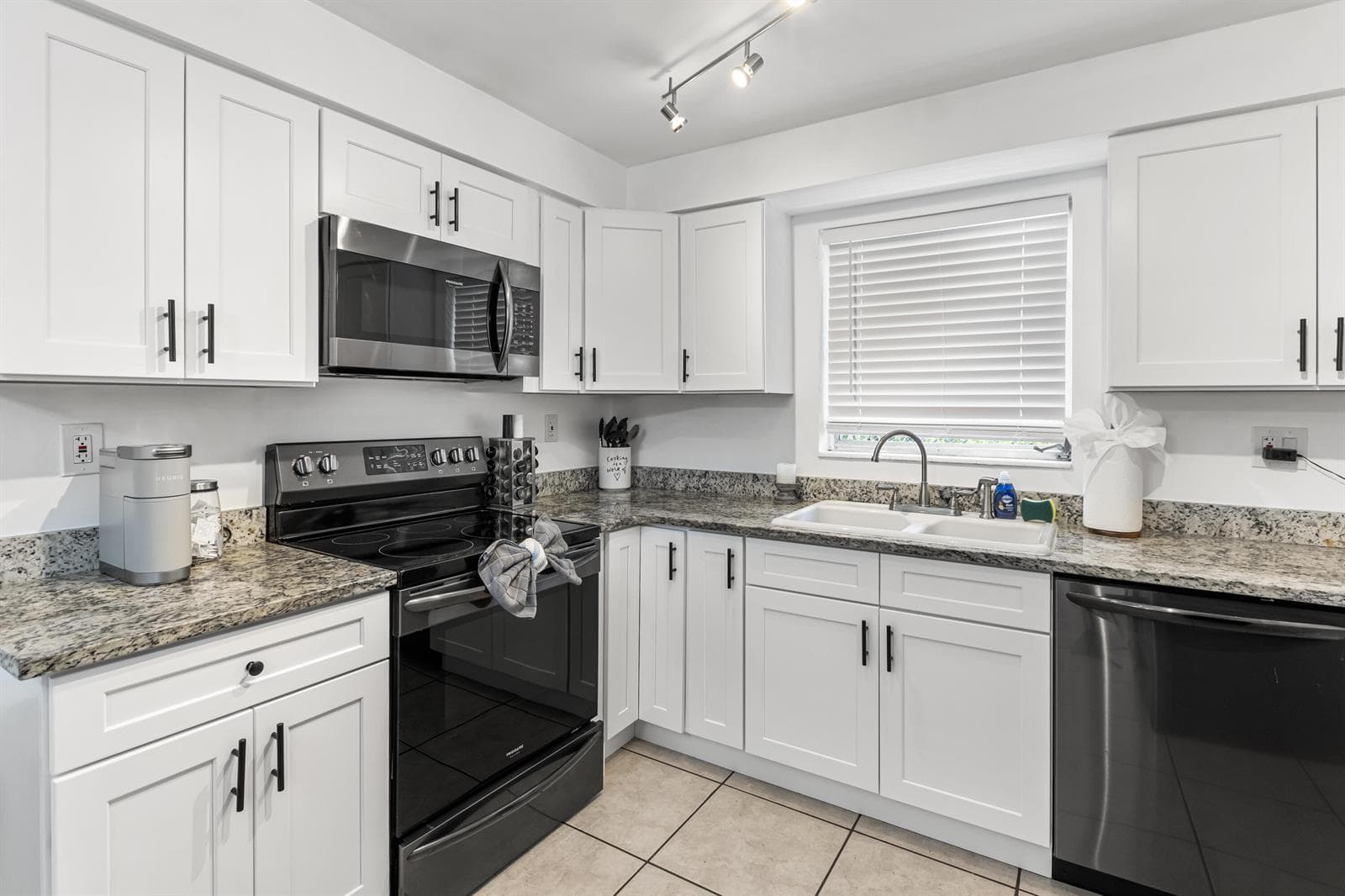 2191 THOMASSON Drive, Naples FL 34112 photo 4
