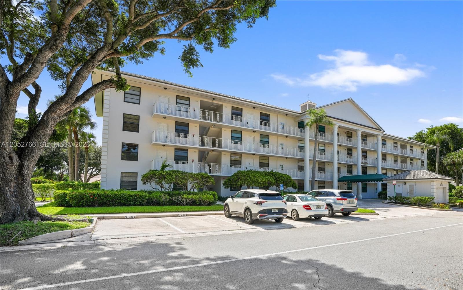 3516 Whitehall Dr # 301, West Palm Beach FL 33401 photo 2