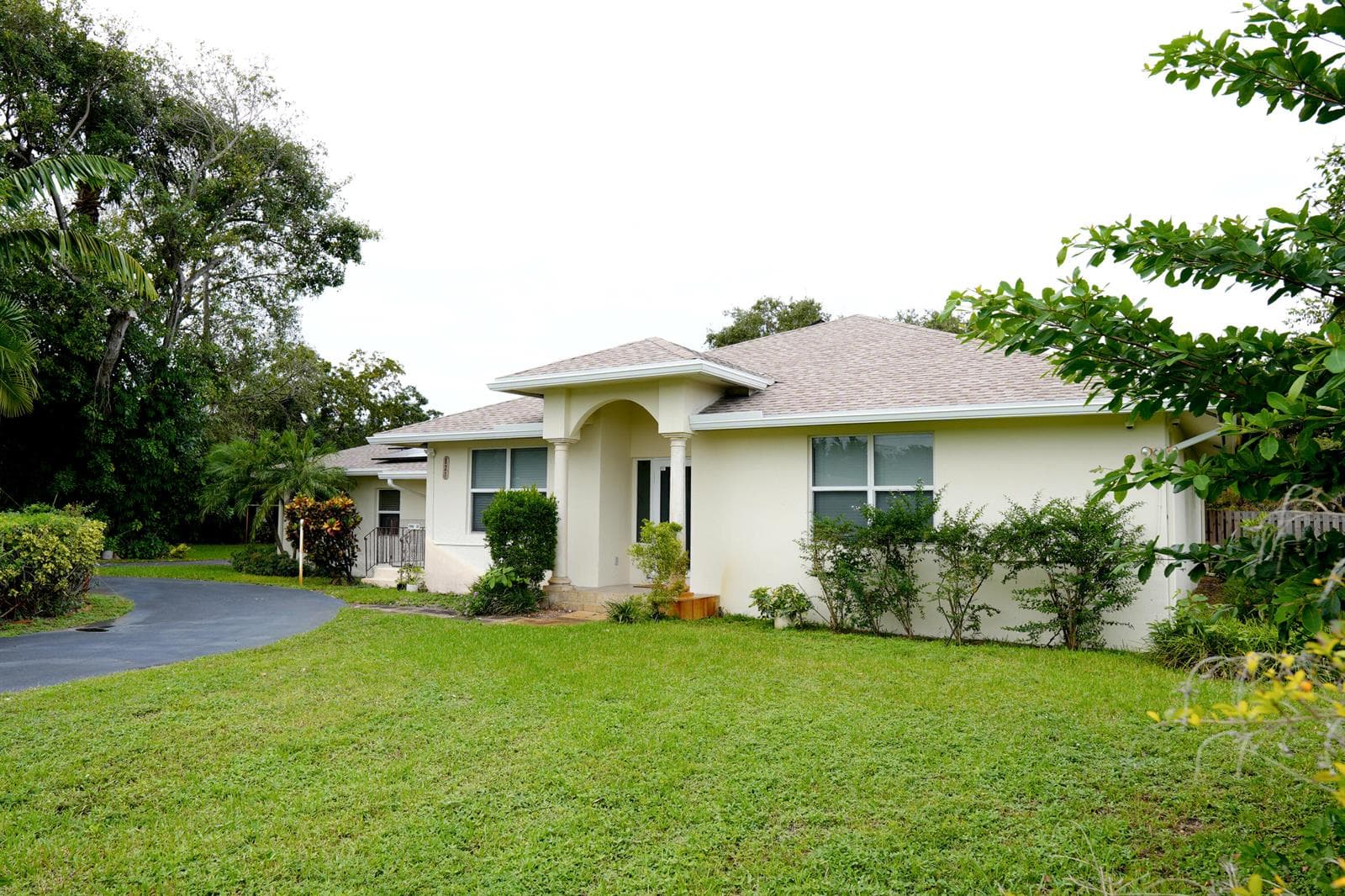821 SW 13TH Court, Pompano Beach FL 33060
