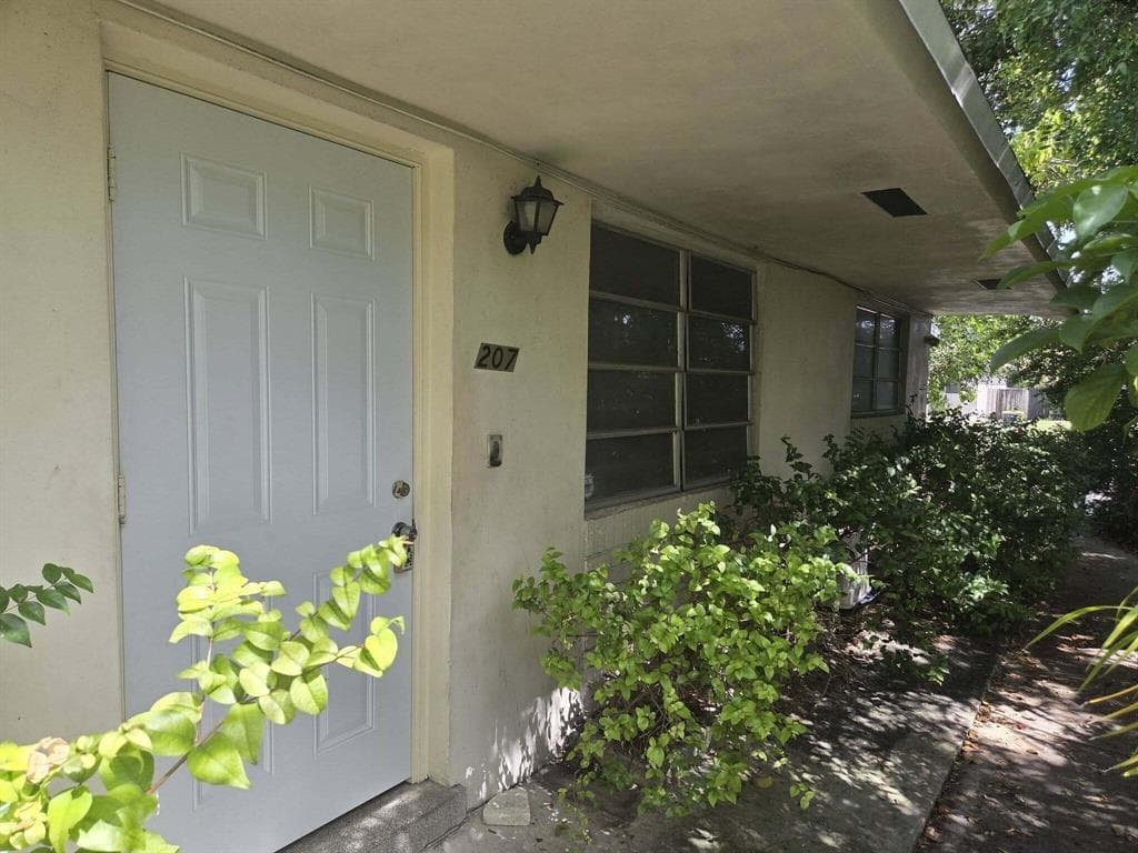 207 SE 7th Street, Dania Beach FL 33004 photo 4