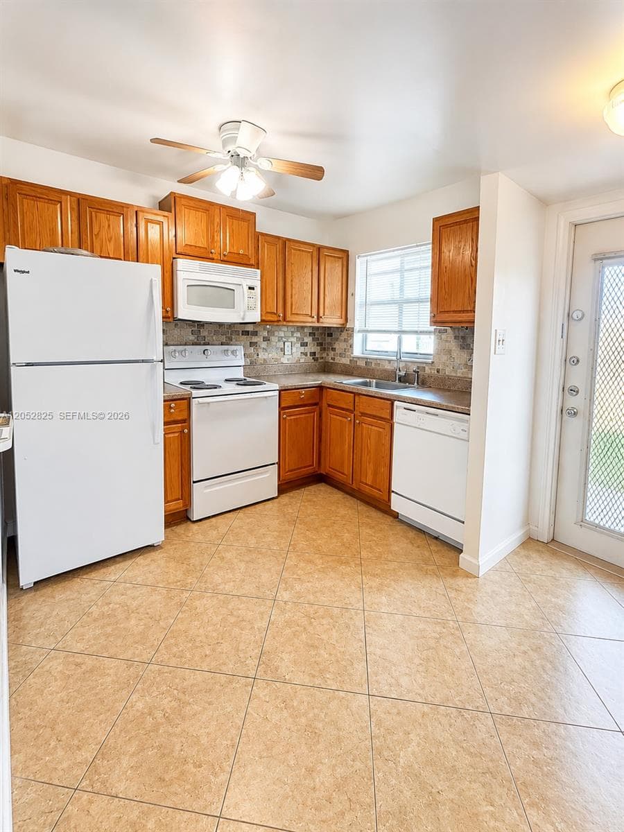 8220 Sunrise Lakes Blvd # 309, Sunrise FL 33322 photo 2