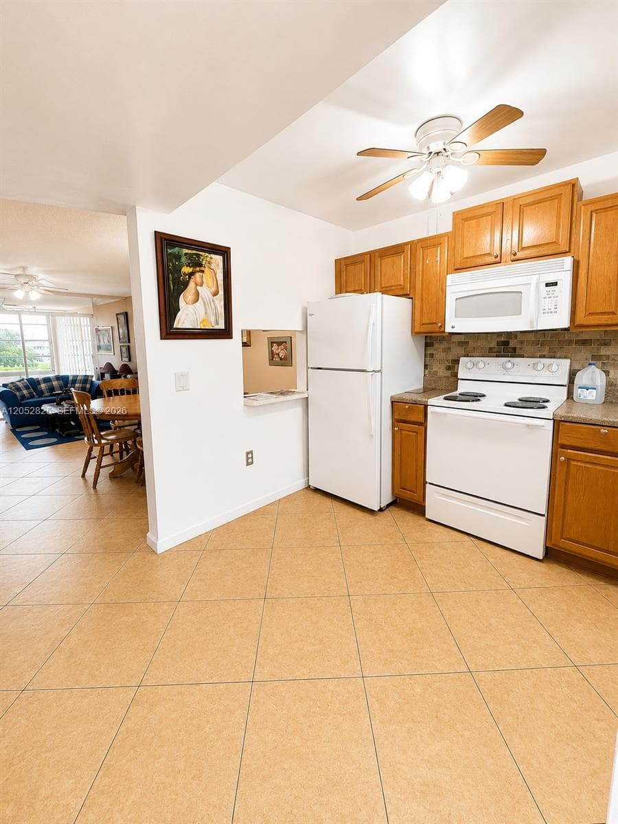 8220 Sunrise Lakes Blvd # 309, Sunrise FL 33322
