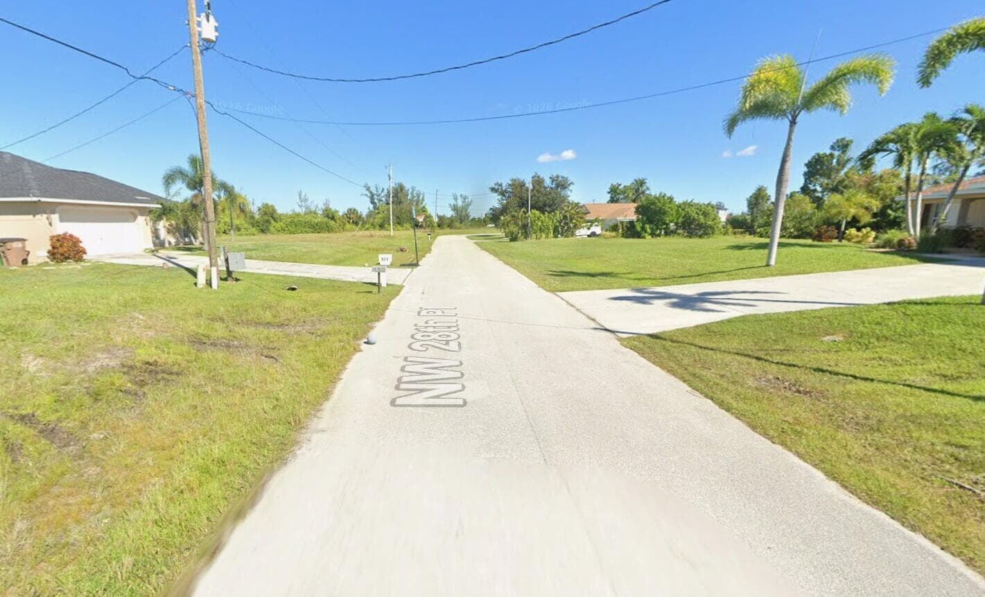 815 NW 28TH Place, Cape Coral FL 33993 photo 3