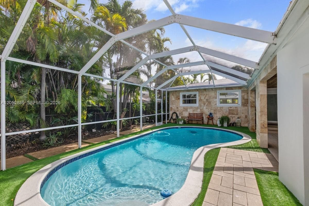 7505 Mutiny Ave, North Bay Village FL 33141 photo 2
