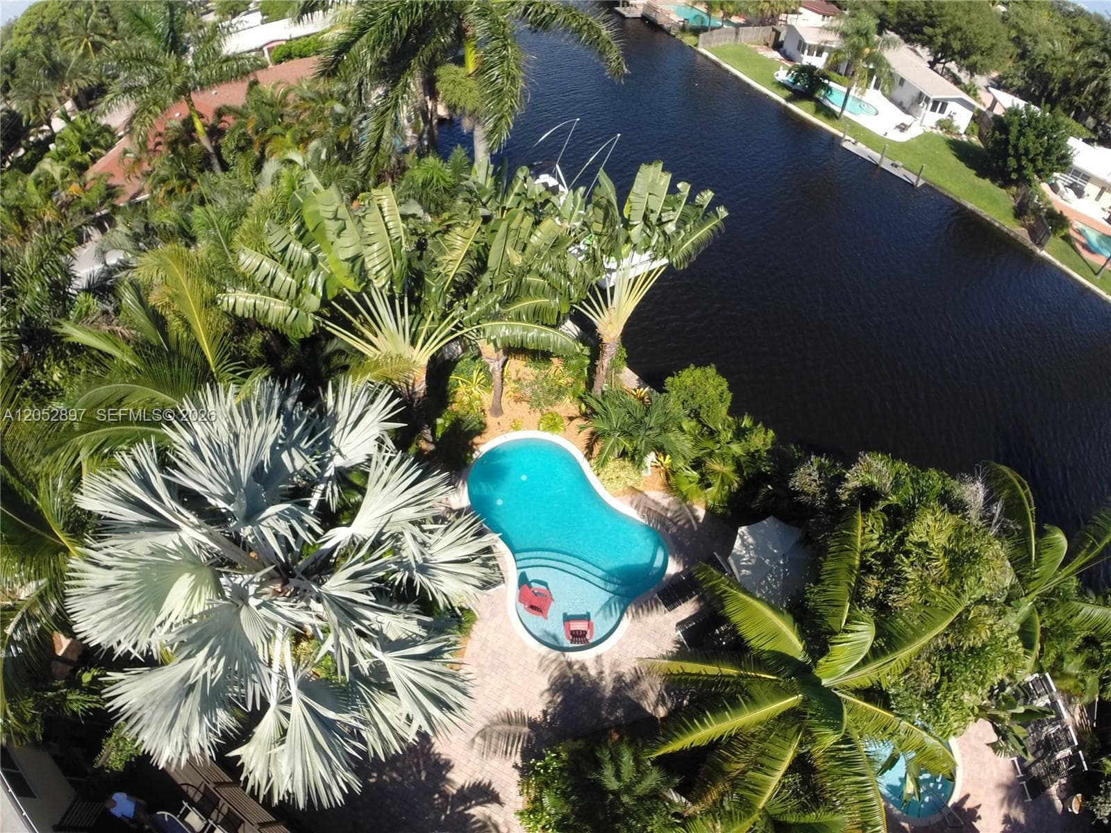 2209 NE 26th St, Wilton Manors FL 33305 photo 2