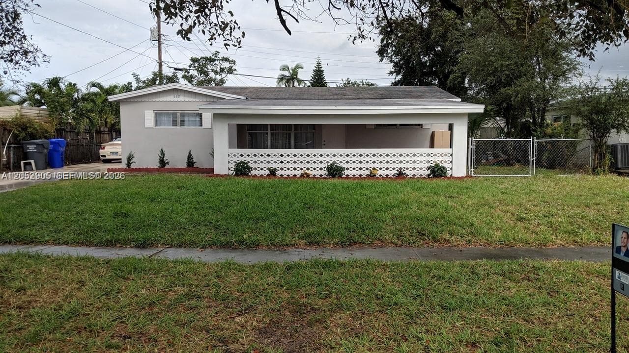 6461 Evans St, Hollywood FL 33024 photo 2
