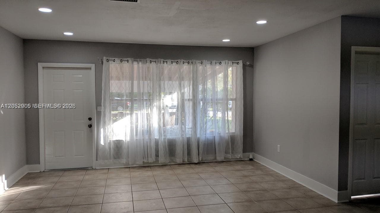 6461 Evans St, Hollywood FL 33024 photo 5