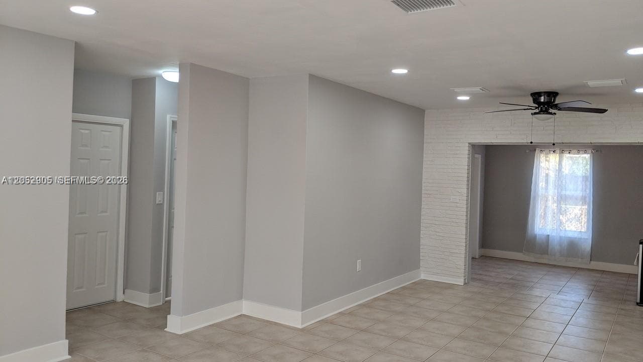 6461 Evans St, Hollywood FL 33024 photo 4