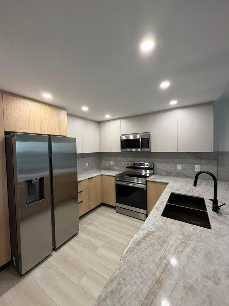 427 Golden Isles Drive # 12d, Hallandale Beach FL 33009