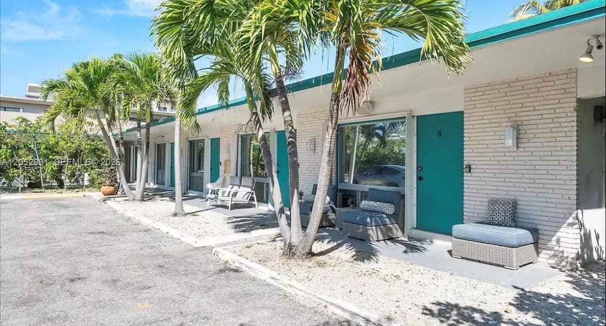 333 Palm St, Hollywood FL 33019