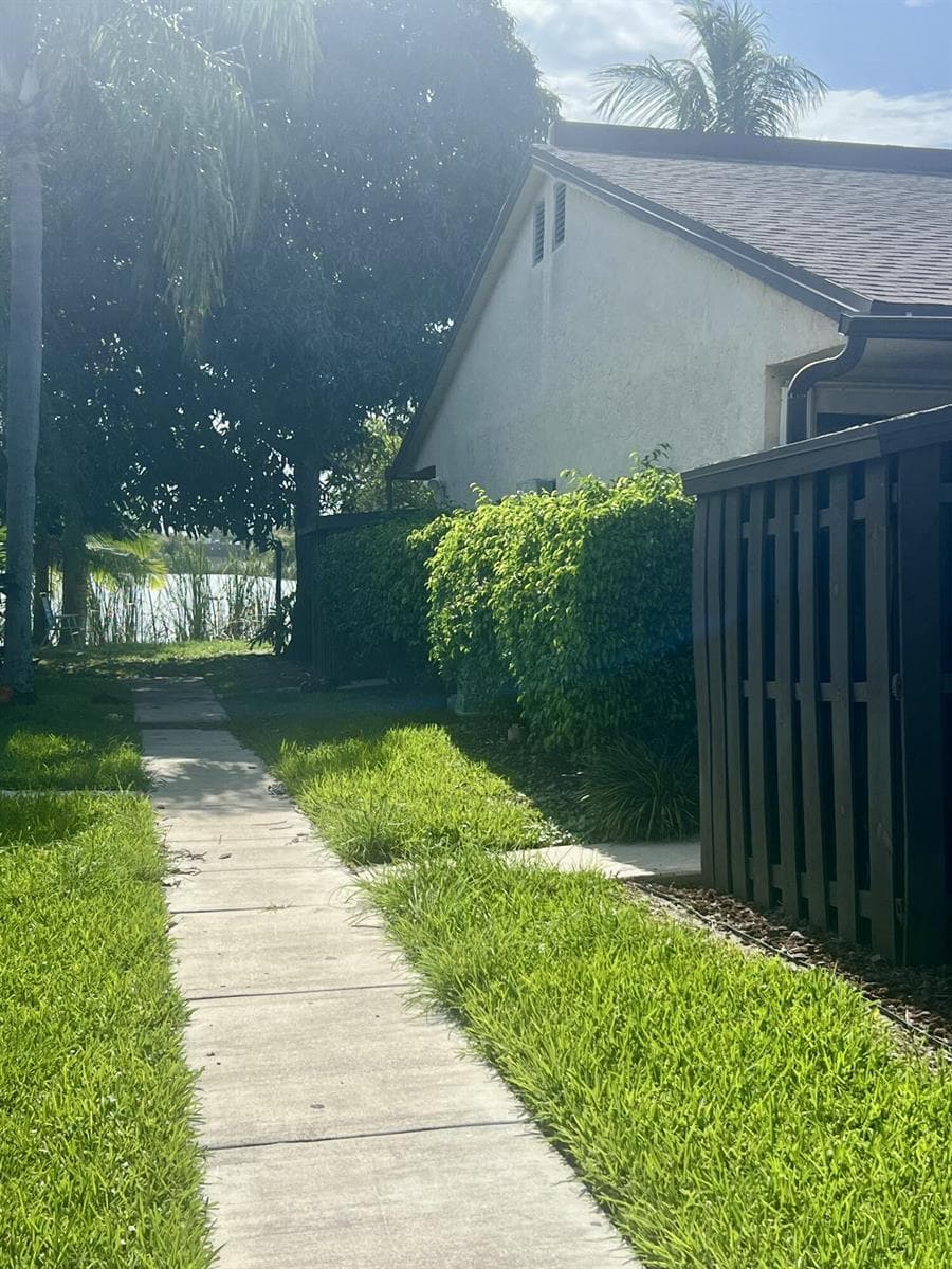3104 Waterview Circle, Palm Springs FL 33461 photo 2