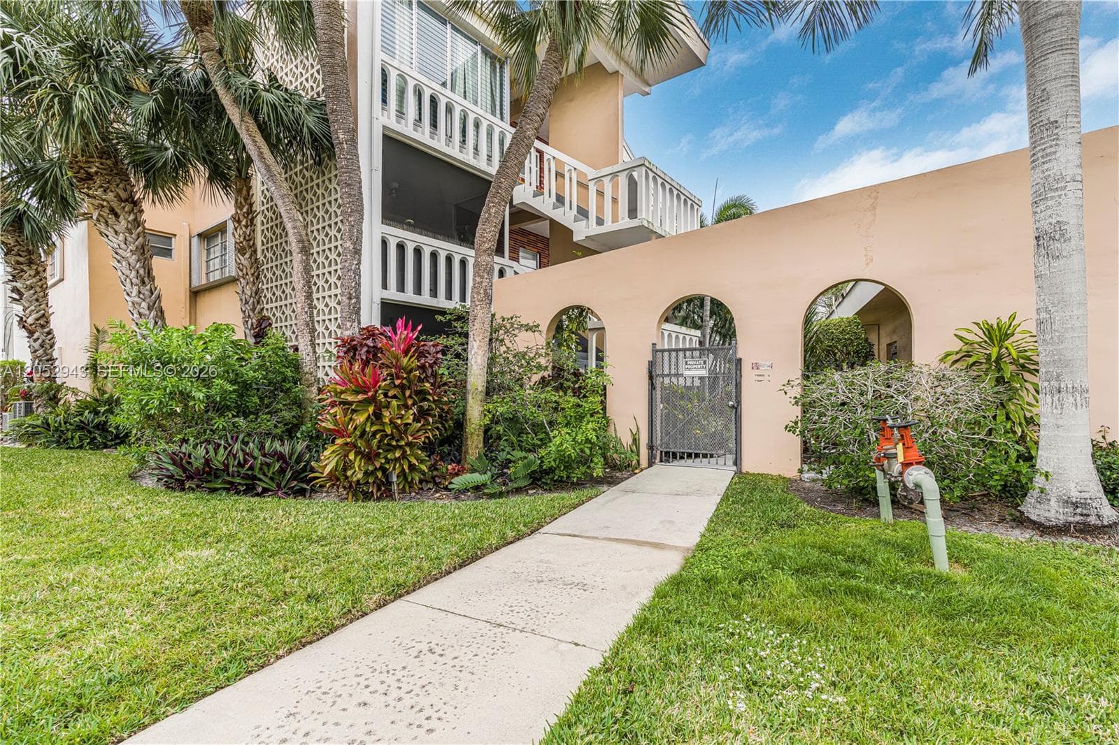 201 NE 14th Ave # 8C, Hallandale Beach, FL 33009 photo 2