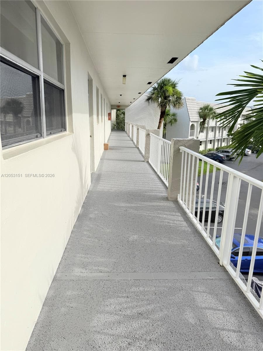 8590 Sunrise Lakes Blvd # 309, Sunrise FL 33322 photo 2