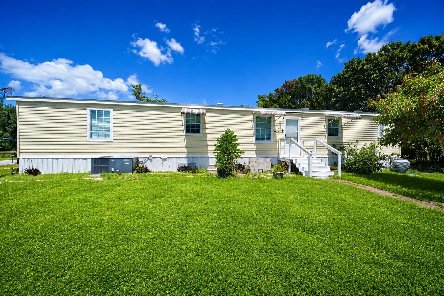 8137 SW WILDWOOD Drive, Stuart FL 34997 photo 2