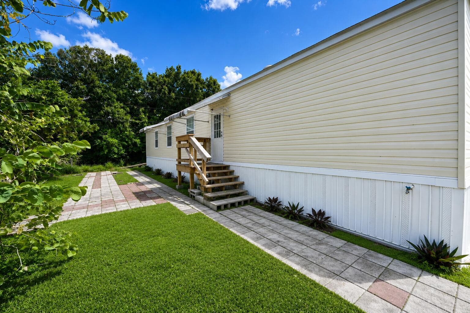 8137 SW WILDWOOD Drive, Stuart FL 34997 photo 5