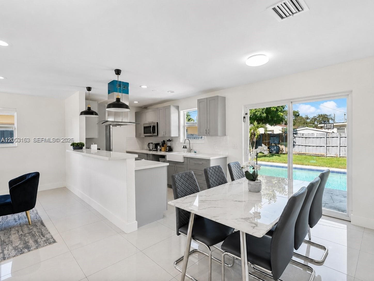 6441 Meade St, Hollywood FL 33024 photo 2