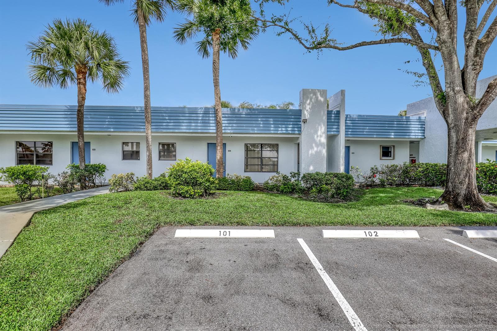 4575 LUCERNE LAKES Boulevard # 103, Lake Worth FL 33467 photo 3