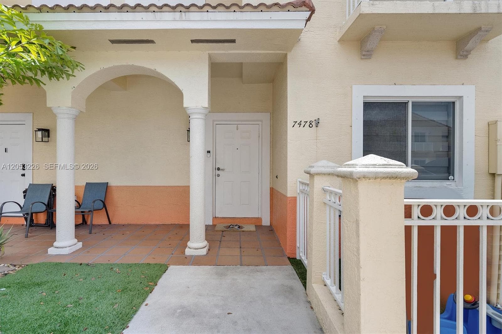 7478 NW 180th Ter, Hialeah FL 33015 photo 2