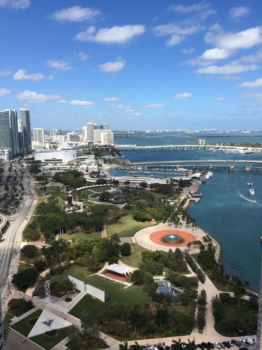 325 S Biscayne Blvd # 4320, Miami FL 33131 photo 2