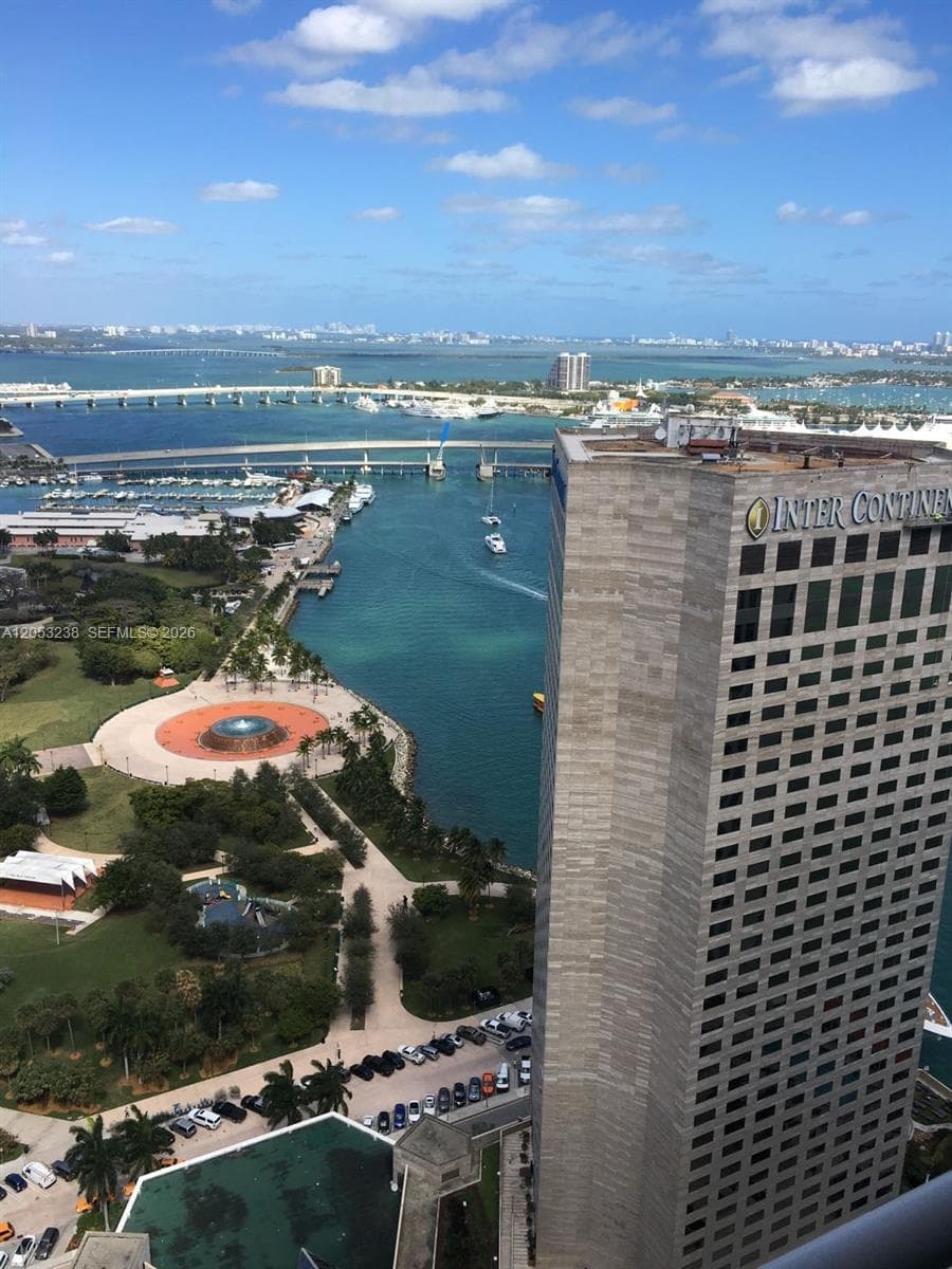 325 S Biscayne Blvd # 4320, Miami FL 33131 photo 4