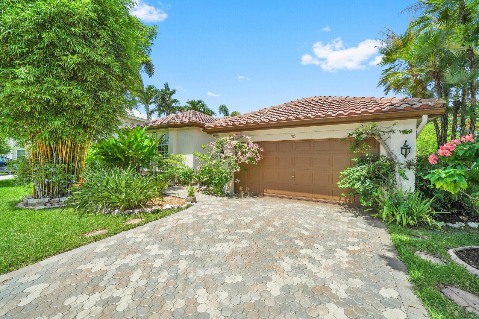 718 NW 177th Avenue, Pembroke Pines FL 33029 photo 2