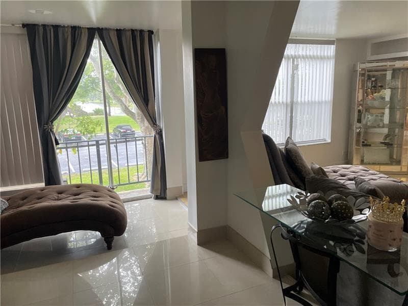 3690 INVERRARY Drive # 2Z, Lauderhill FL 33319 photo 2