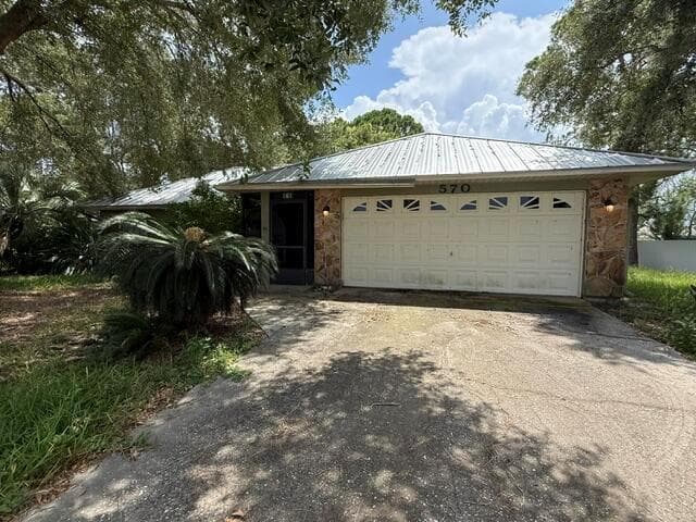 570 LONDONDERRY Circle SE, Palm Bay FL 32909 photo 2