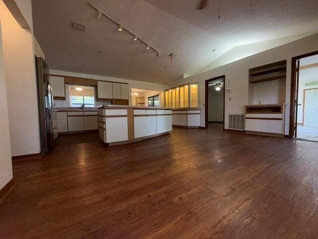 570 LONDONDERRY Circle SE, Palm Bay FL 32909 photo 3