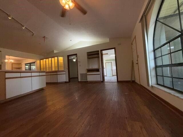 570 LONDONDERRY Circle SE, Palm Bay FL 32909 photo 4