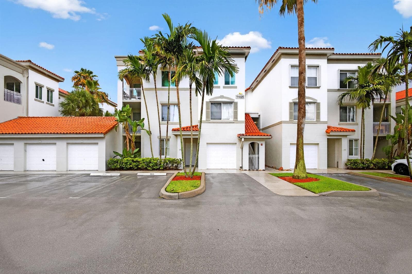 11029 LEGACY Boulevard # 201, Palm Beach Gardens FL 33410