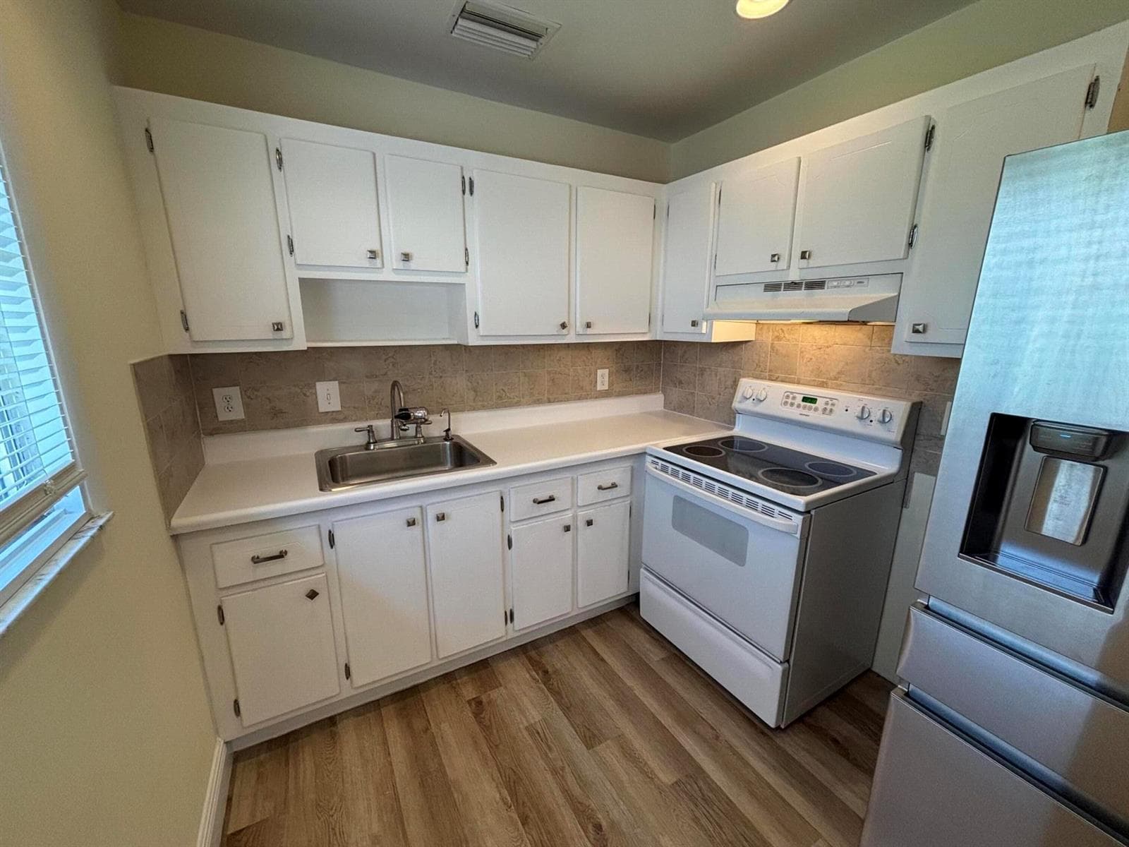 652 Flanders N, Delray Beach FL 33484 photo 3