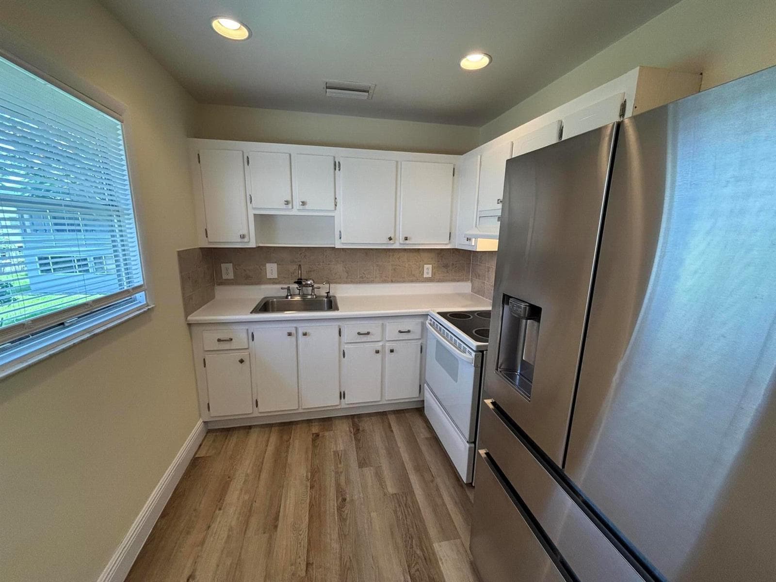 652 Flanders N, Delray Beach FL 33484 photo 4