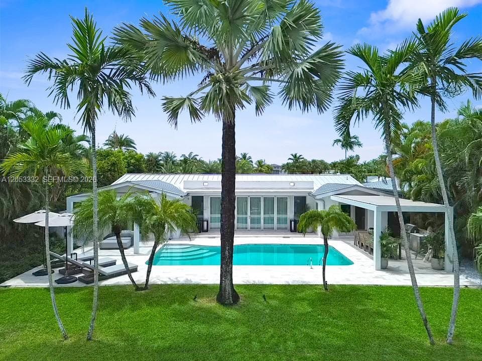 2273 Bayview Ln, North Miami FL 33181 photo 2