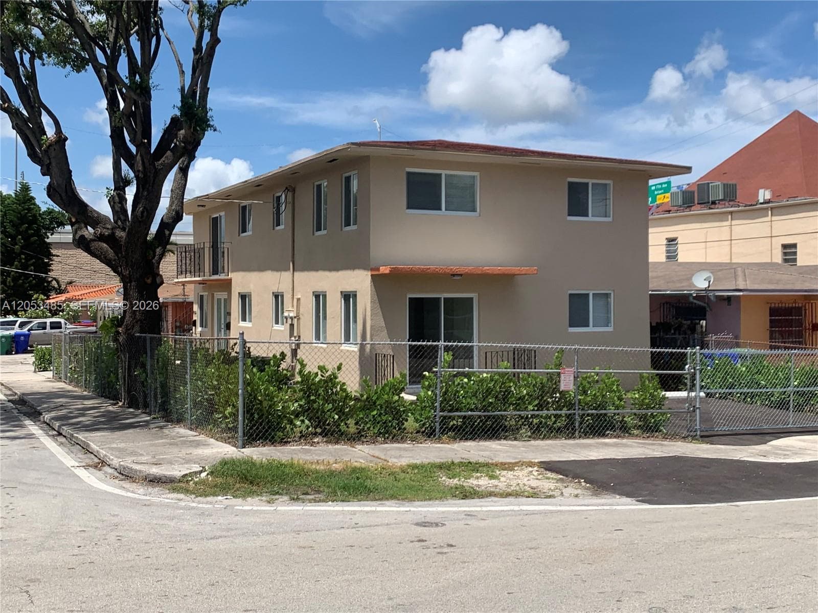 901 NW 22nd Ct, Miami FL 33125 photo 3