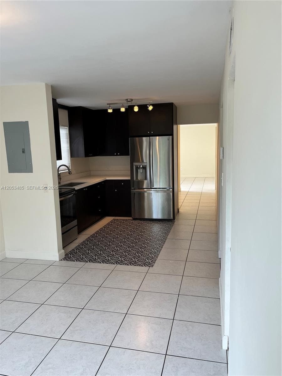 901 NW 22nd Ct, Miami FL 33125 photo 5