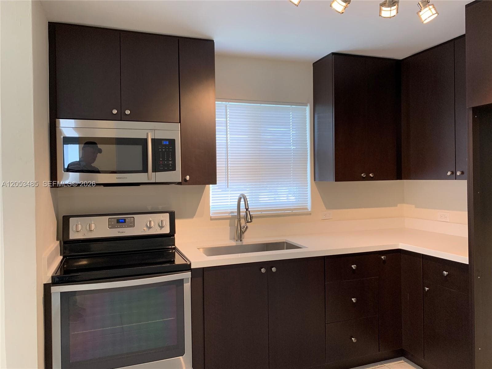 901 NW 22nd Ct, Miami FL 33125 photo 4