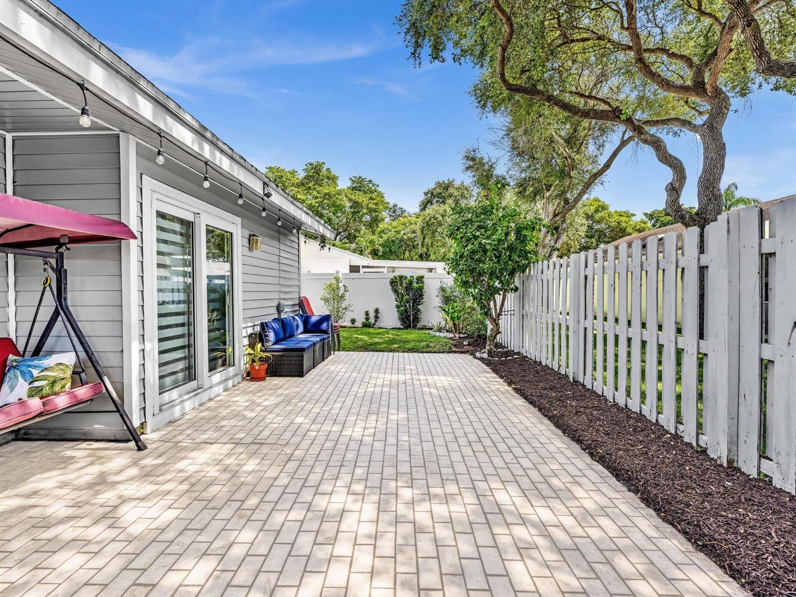 8 Hawthorne Lane, Boynton Beach FL 33426