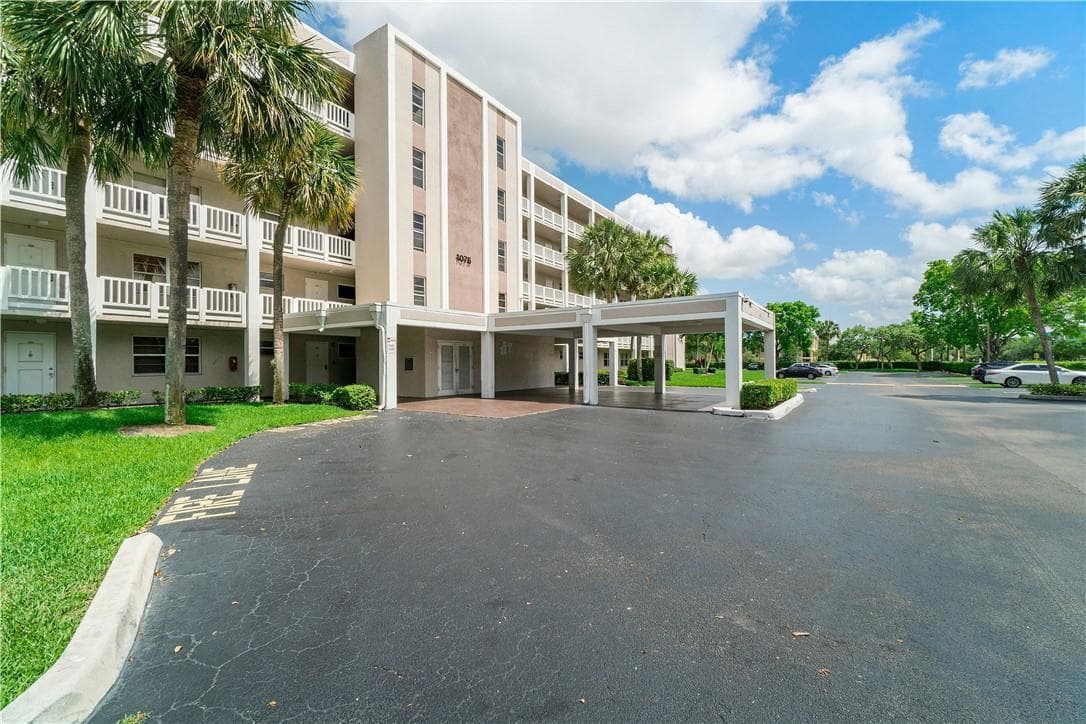 1075 RIVERSIDE Drive # 508, Coral Springs FL 33071