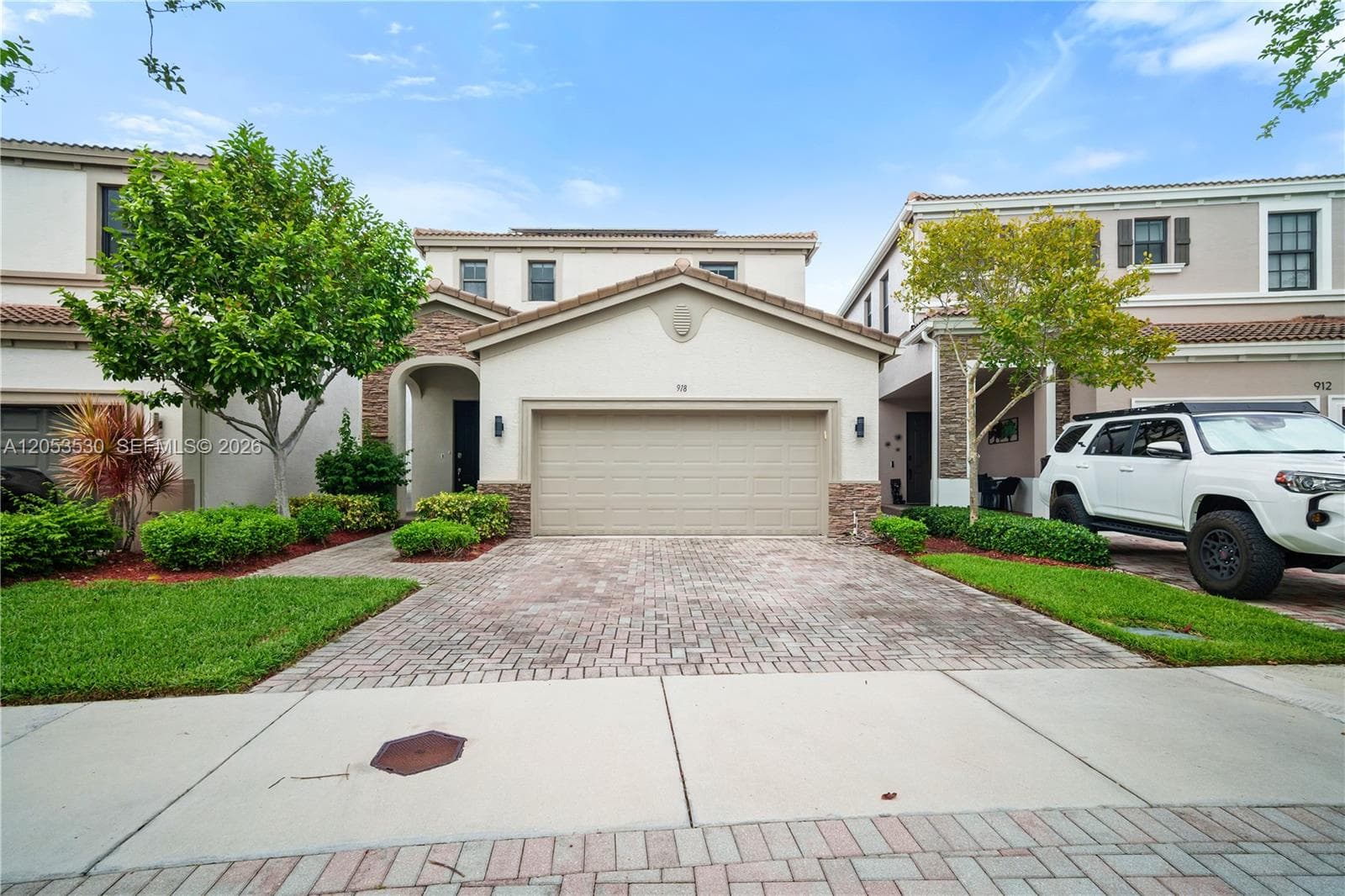 918 NE 191st St, Miami FL 33179 photo 2