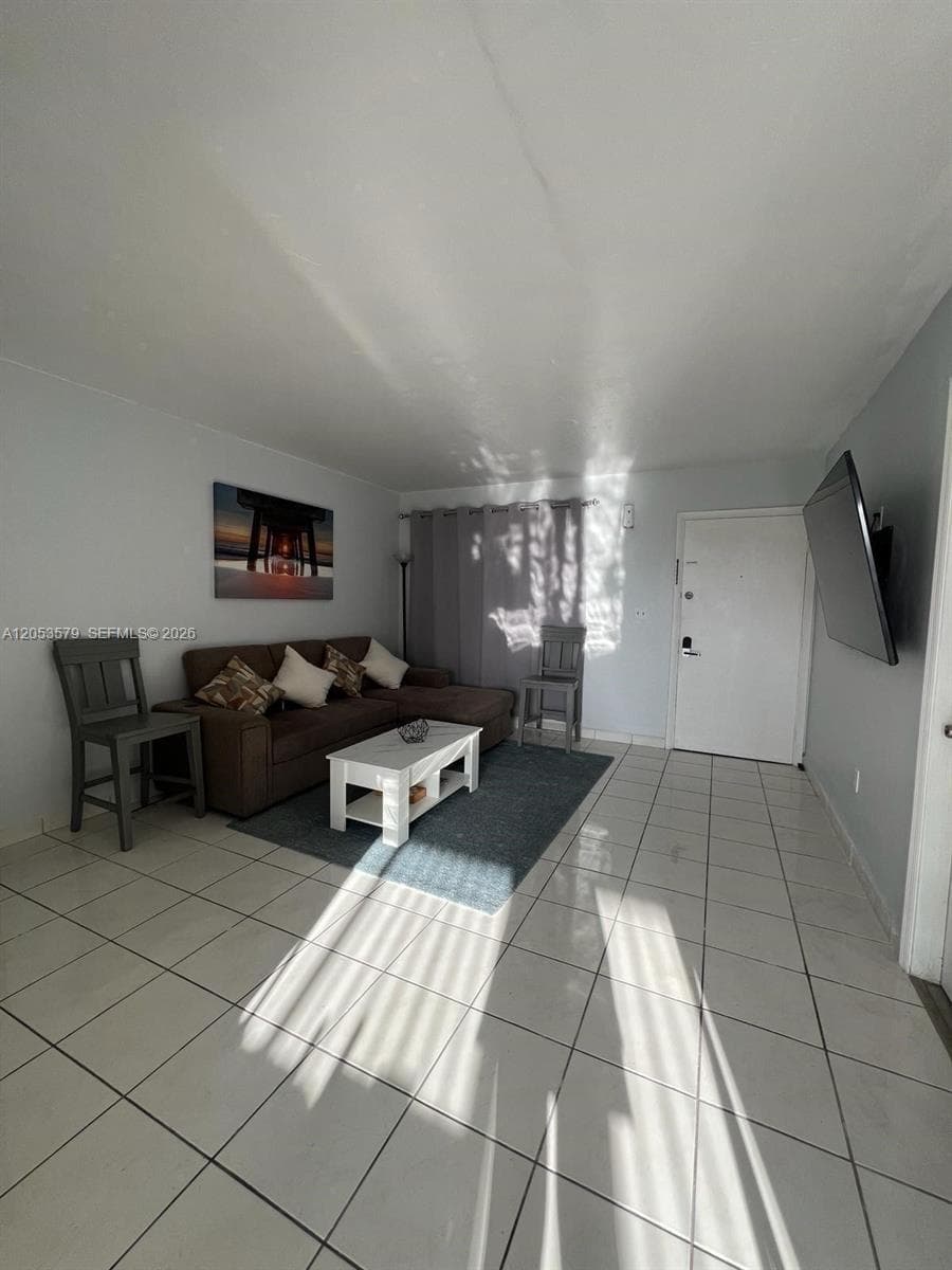 8615 NW 8th St # 414, Miami FL 33126 photo 2