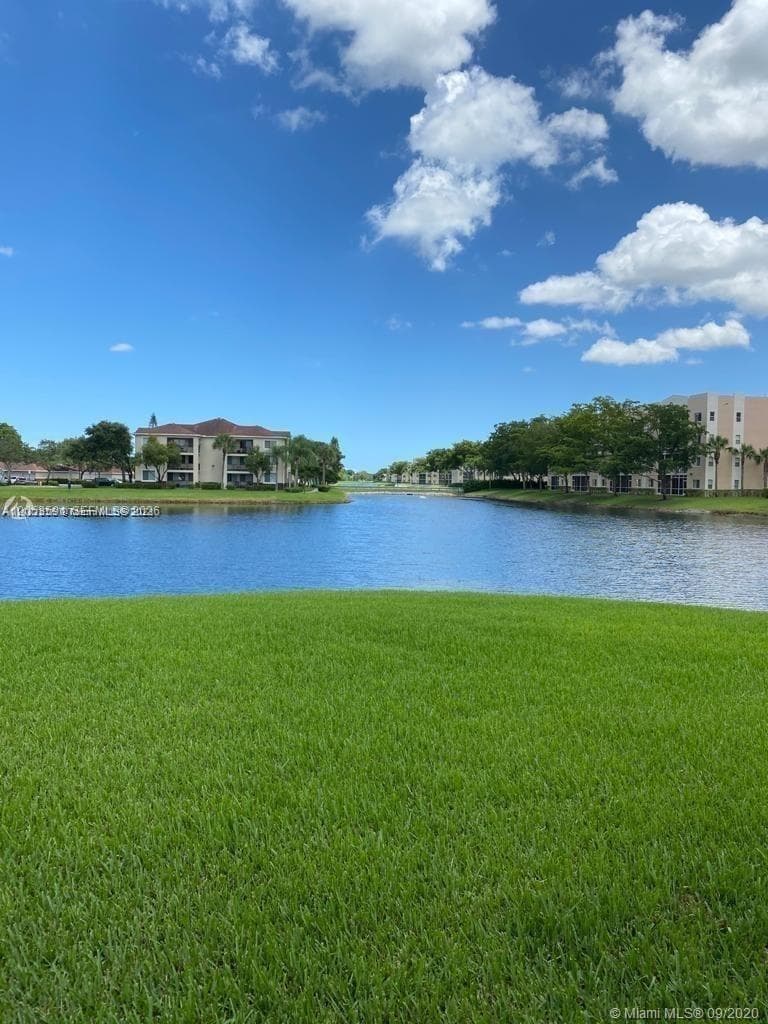 7980 N Nob Hill Rd # 102, Tamarac FL 33321 photo 2