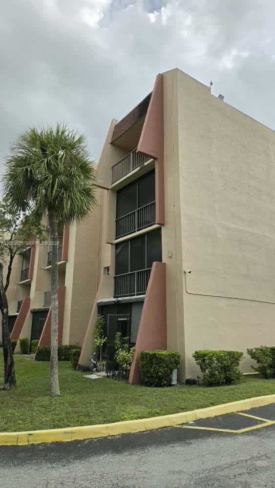 13707 Kendale Lakes Cir, Miami FL 33183