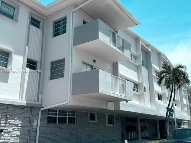 462 Golden Isles Dr # 203, Hallandale Beach FL 33009