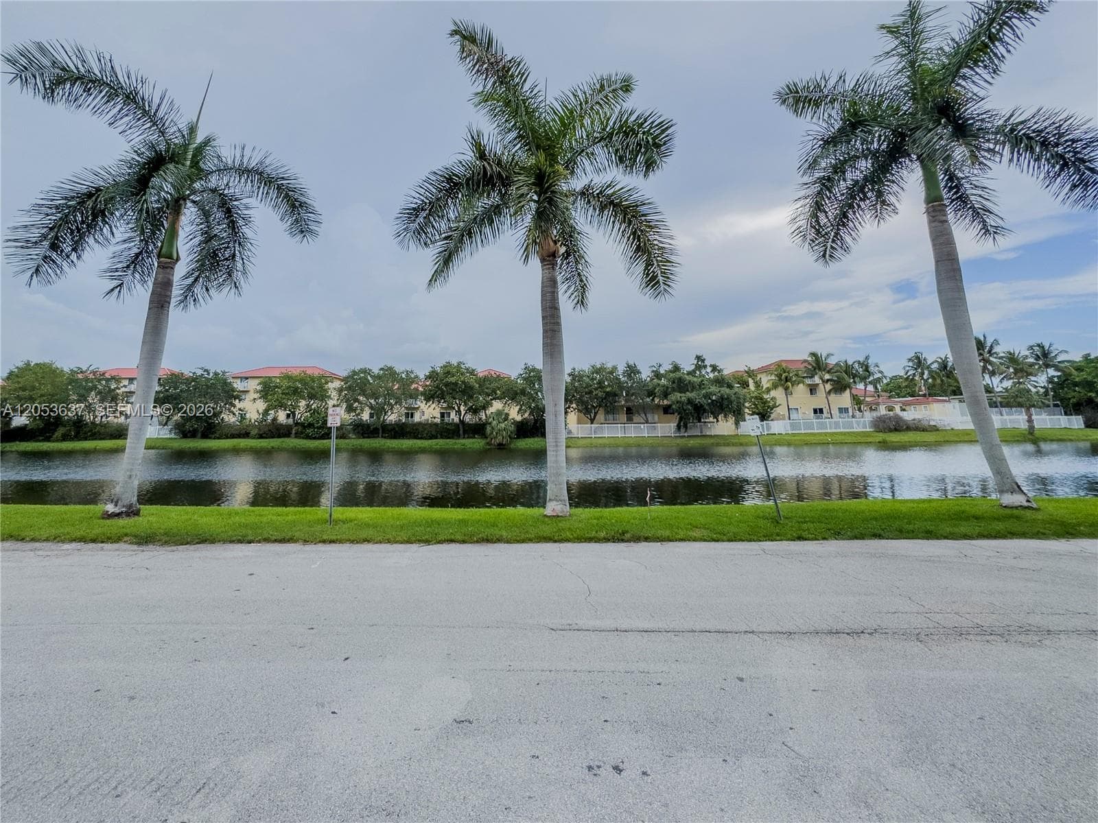 2075 NE 164th St # 204, North Miami Beach FL 33162 photo 2