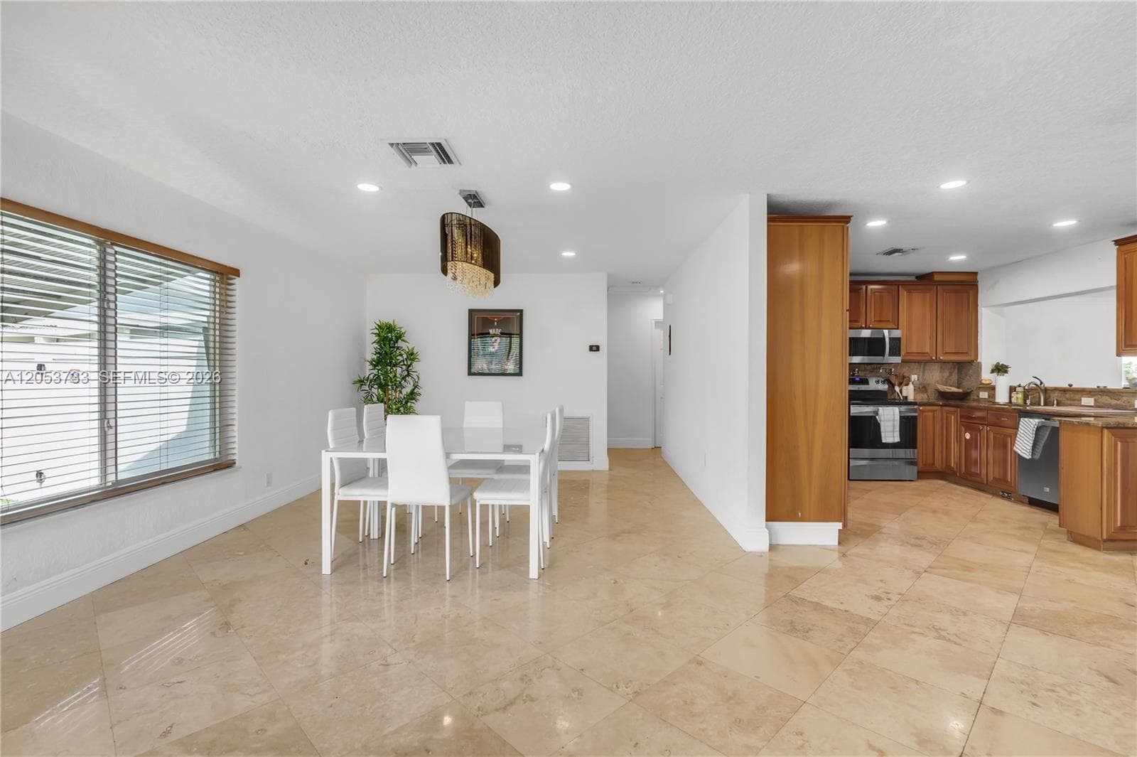 2424 NE 18th Ave, Wilton Manors FL 33305 photo 2