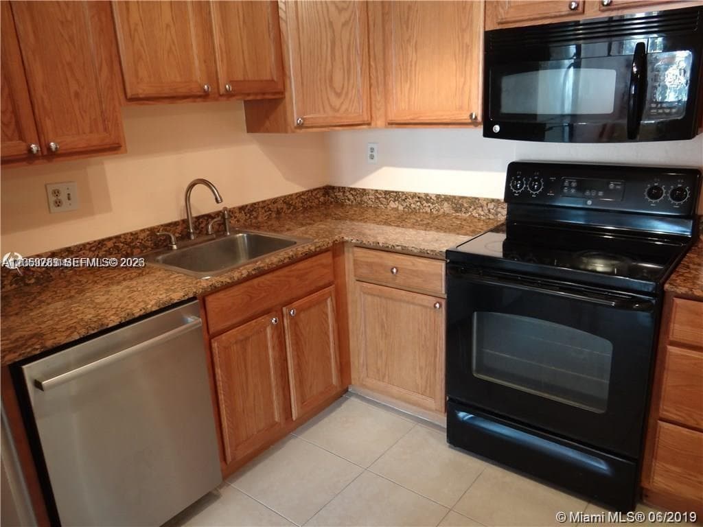 2741 Taft St # 206, Hollywood FL 33020 photo 2