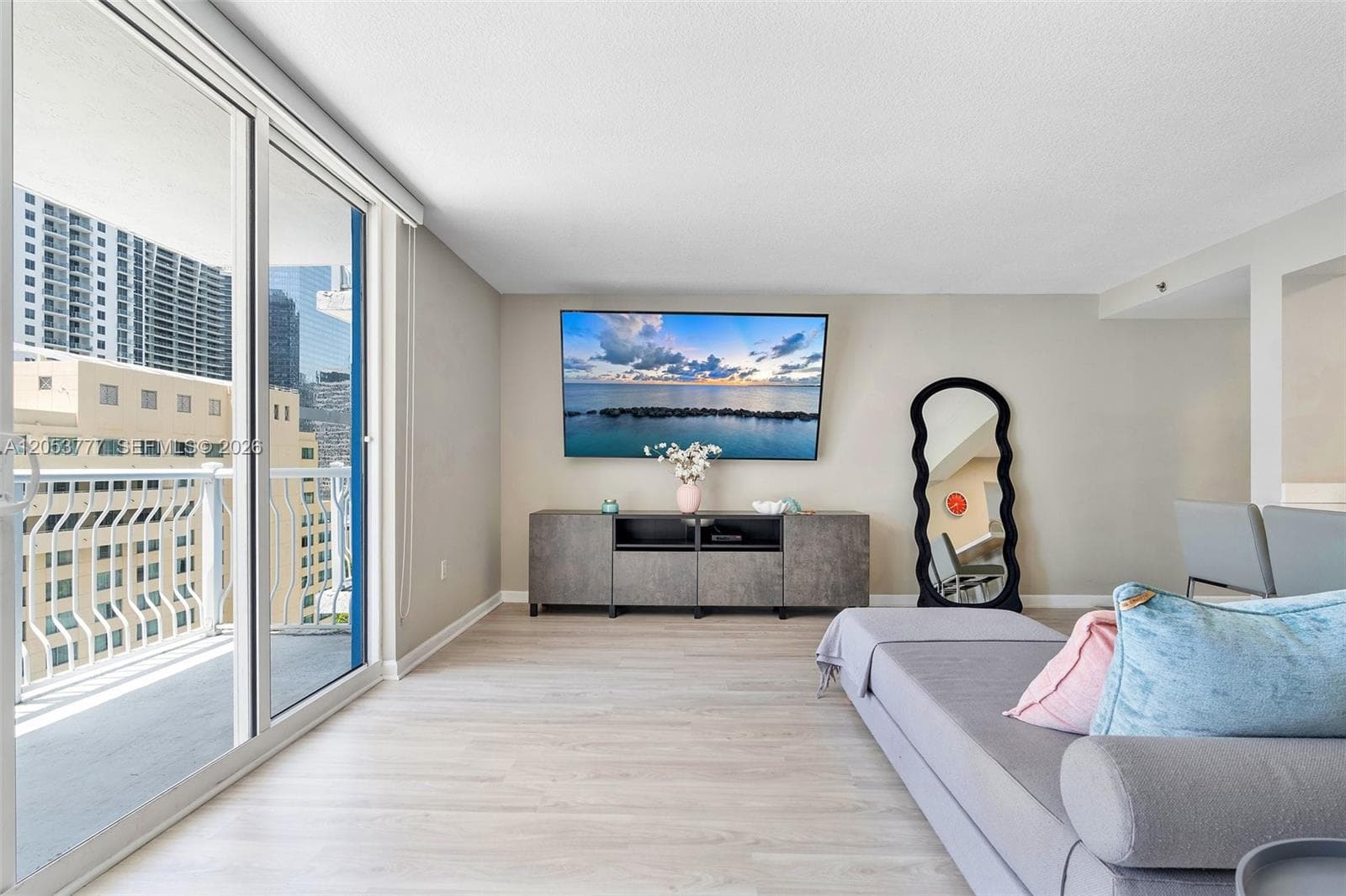 1200 Brickell Bay Dr # 2423, Miami FL 33131 photo 3