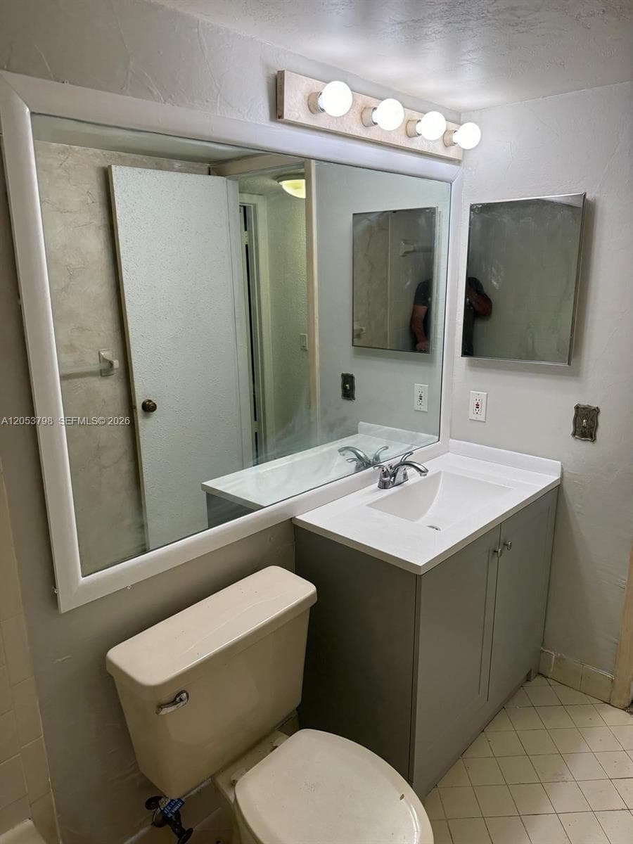 112 Lake Emerald Dr # 207, Oakland Park FL 33309 photo 2