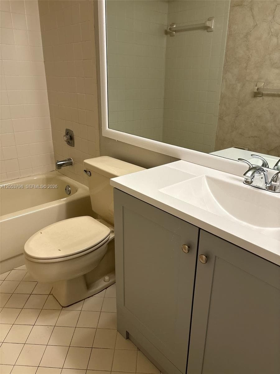 112 Lake Emerald Dr # 207, Oakland Park FL 33309 photo 3